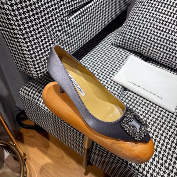 MANOLO BLAHNIK  HANGISI heels - Picture 6 of 9